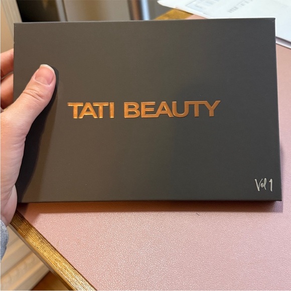 Eyeshadow Palette - Multi-Color - Picture 4 of 5